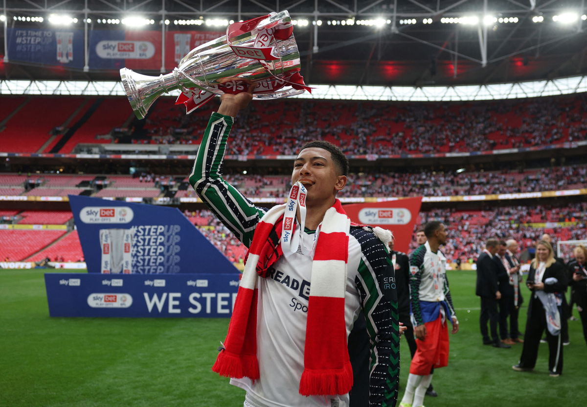 Newly promoted Sunderland ace signs for Dortmund in record transfer - Sunderland News