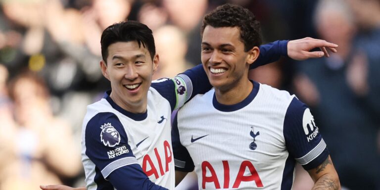 son-brennan-johnson-spurs-celebrate