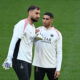 Gianluigi Donnarumma, Achraf Hakimi. (REUTERS/Annegret Hilse)