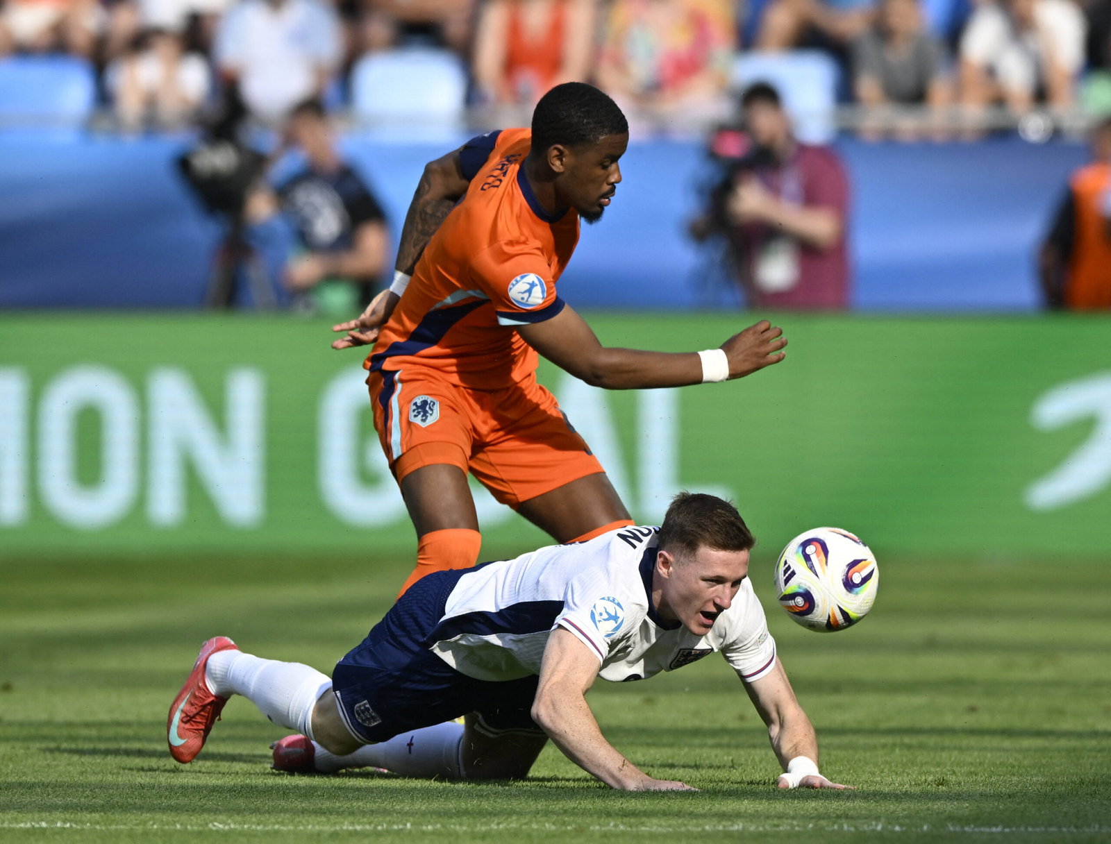 England's Elliot Anderson in action with Netherlands' Jorrel Hato. (REUTERS/Radovan Stoklasa)