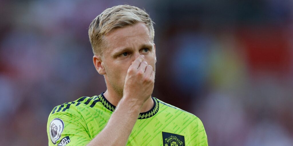 Donny van de Beek playing for Manchester United.