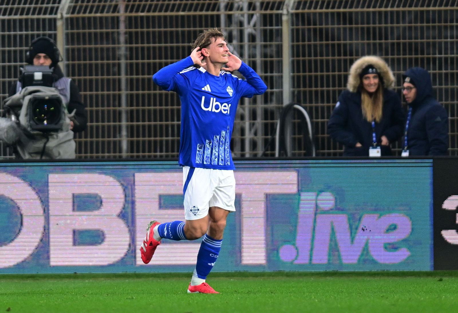 Como's Nico Paz. (REUTERS/Daniele Mascolo)