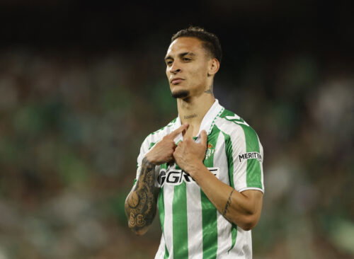 Antony saga takes another twist as Manchester United and Betis clash over details