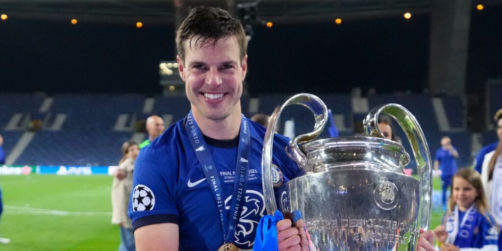 Chelsea -verdediger Cesar Azpilicueta met de Champions League -trofee.