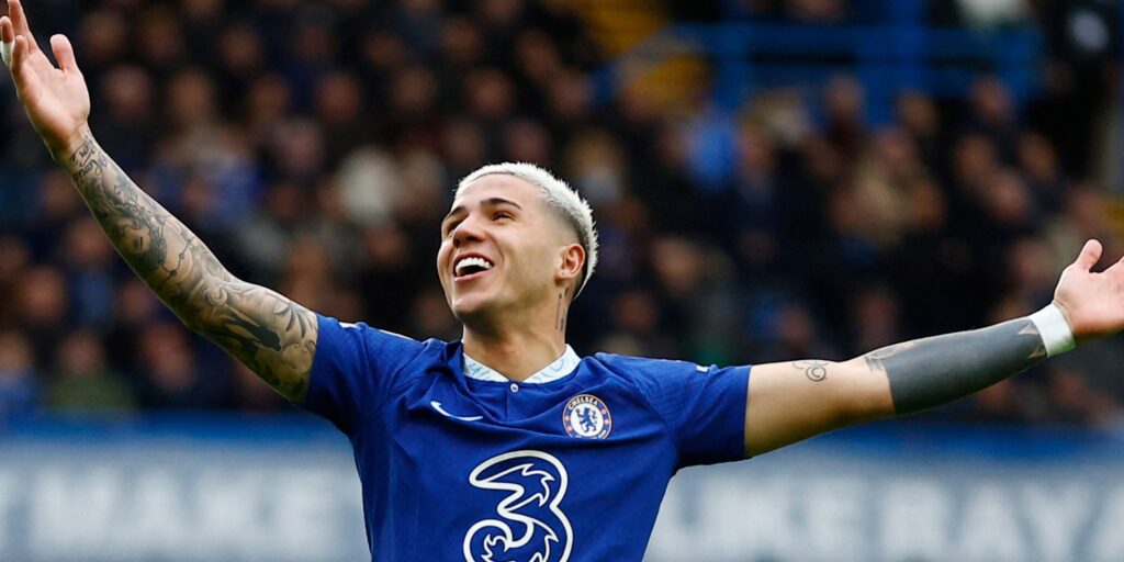 Enzo Fernandez playing for Chelsea.