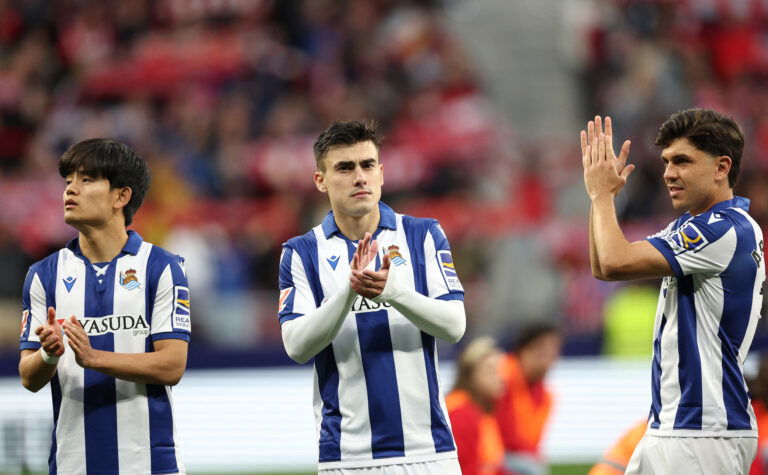 Real Sociedad's Takefusa Kubo, Ander Barrenetxea and Aritz Elustondo. (REUTERS/Violeta Santos)