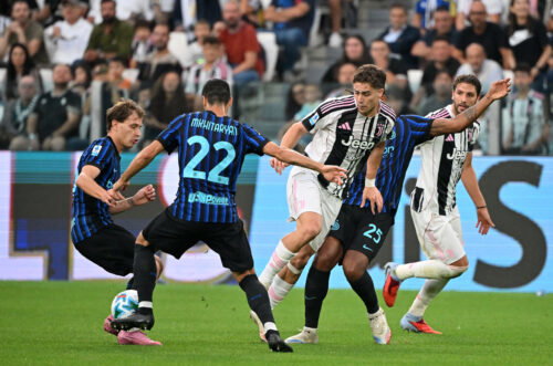 Juventus' Kenan Yildiz in action with Inter Milan's Henrikh Mkhitaryan and Nicolo Barella. (REUTERS/Alberto Lingria)