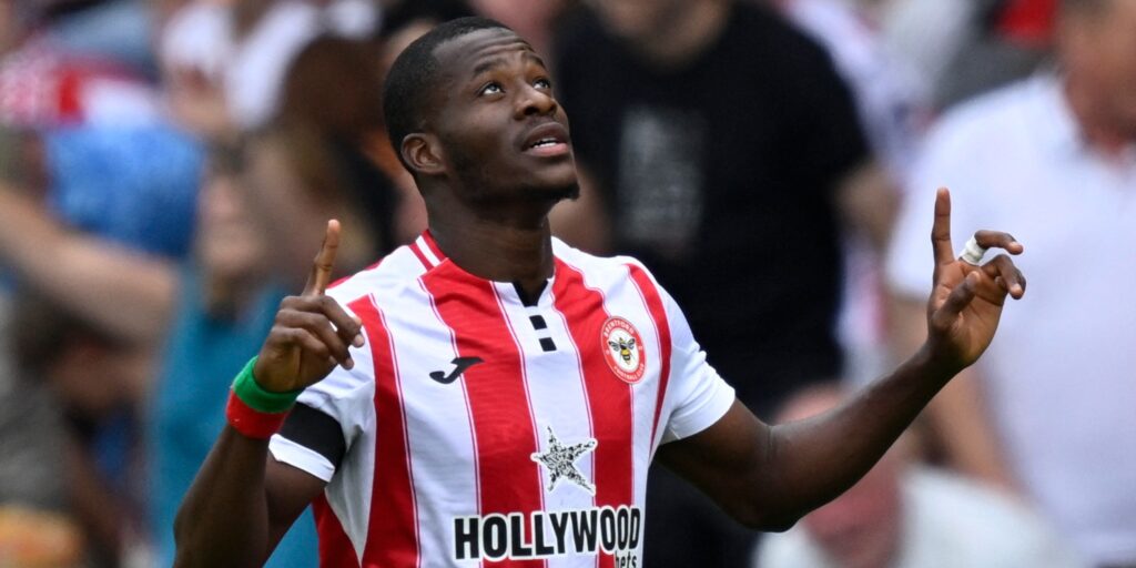 Dango Ouattara celebrates while playing for Brentford.