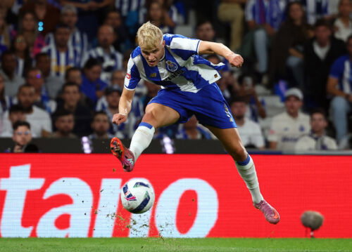 Manchester United join race for Porto hotshot