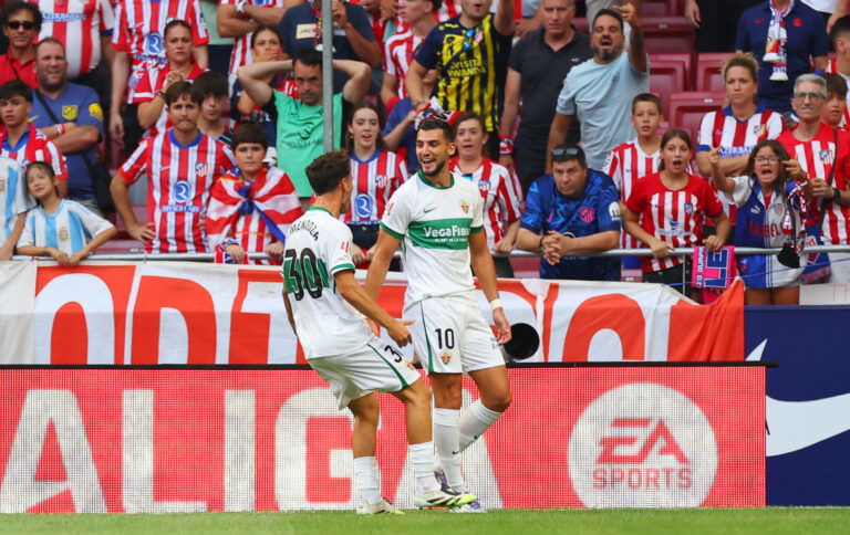 Elche's Rafa Mir and Rodrigo Mendoza. (REUTERS/Isabel Infantes)