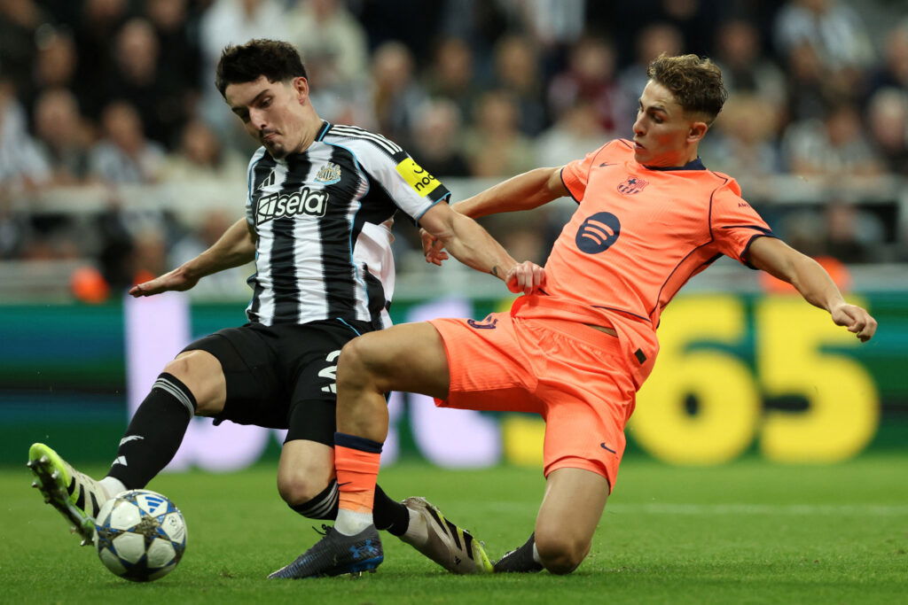 Newcastle United's Tino Livramento in action with FC Barcelona's Fermin Lopez. (REUTERS/Scott Heppell)