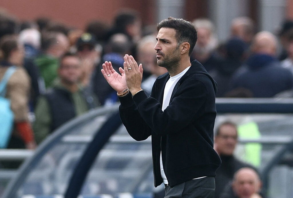 Como coach Cesc Fabregas also loves Mendoza. (REUTERS/Guglielmo Mangiapane)