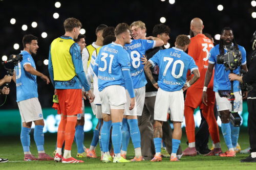Napoli's Rasmus Hojlund celebrates with Scott McTominay. (REUTERS/Ciro De Luca)