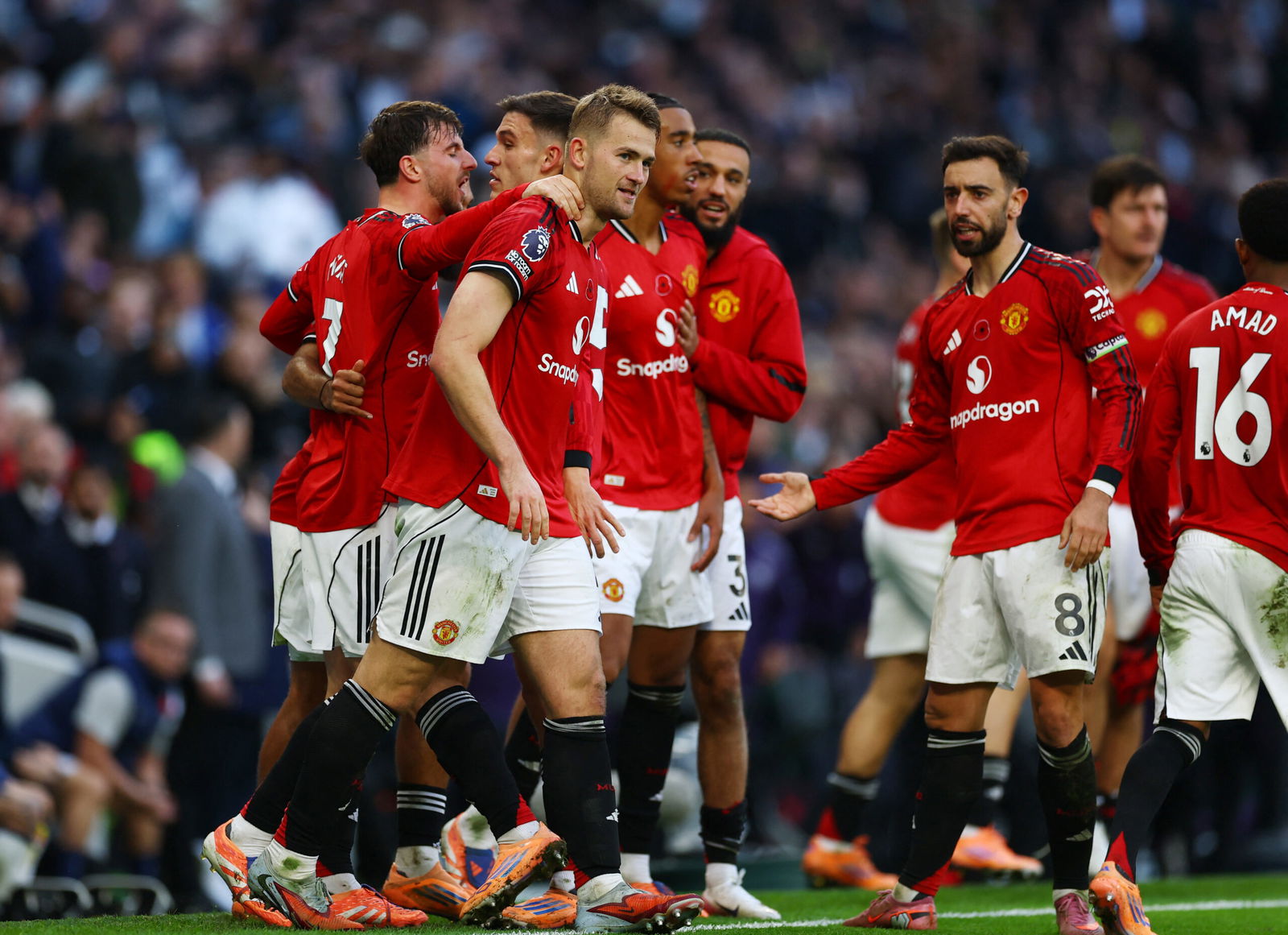 Manchester United ready to swoop for Bournemouth star and will offer him preferred shirt number