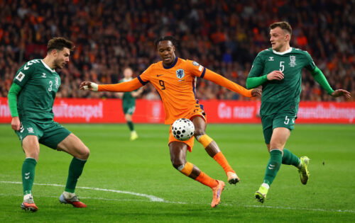 Netherlands' Emanuel Emegha in action with Lithuania's Edgaras Utkus and Markas Beneta. (REUTERS/Piroschka Van De Wouw)