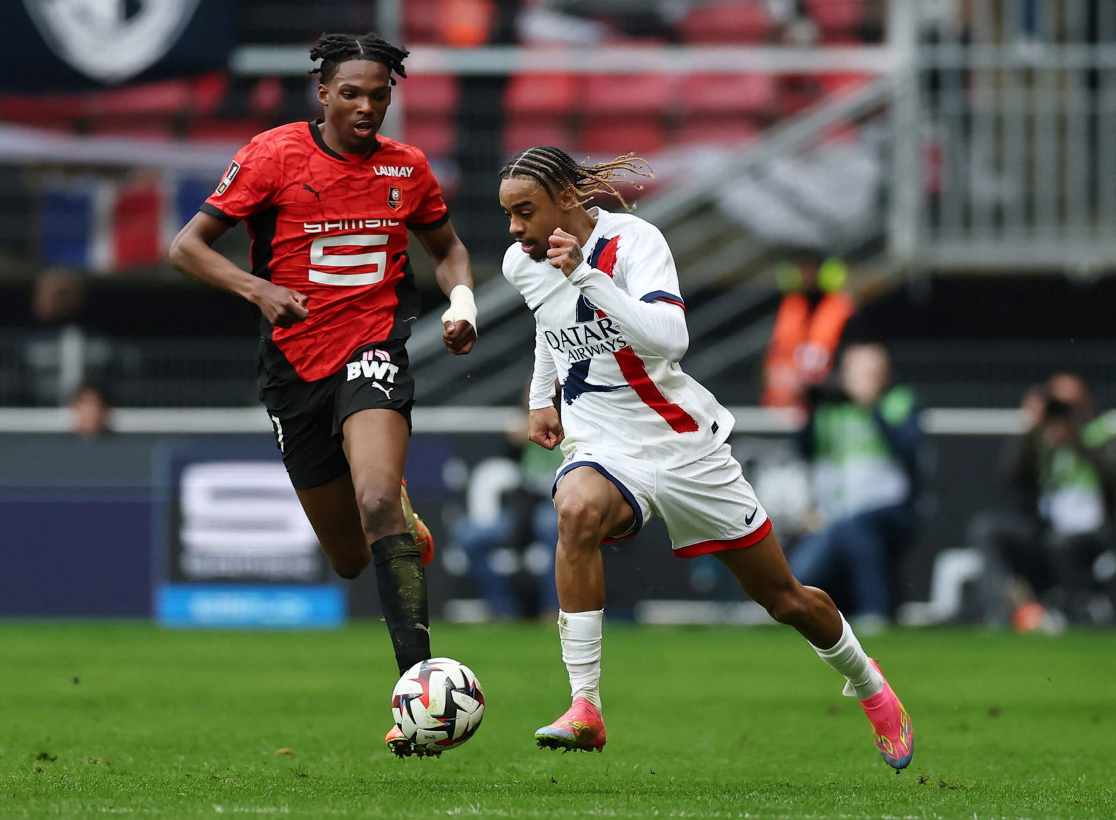 Chelsea monitoring “dominant” French starlet also wanted by Manchester United and Arsenal