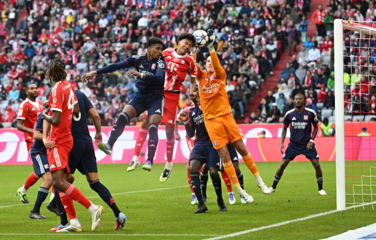 Bayern Munich's Cassiano Kiala in action with Olympique Lyonnais' Remy Descamps. (REUTERS/Angelika Warmuth)