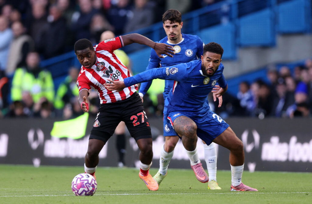 Sunderland's Noah Sadiki in action with Chelsea's Reece James. (REUTERS/David Klein)