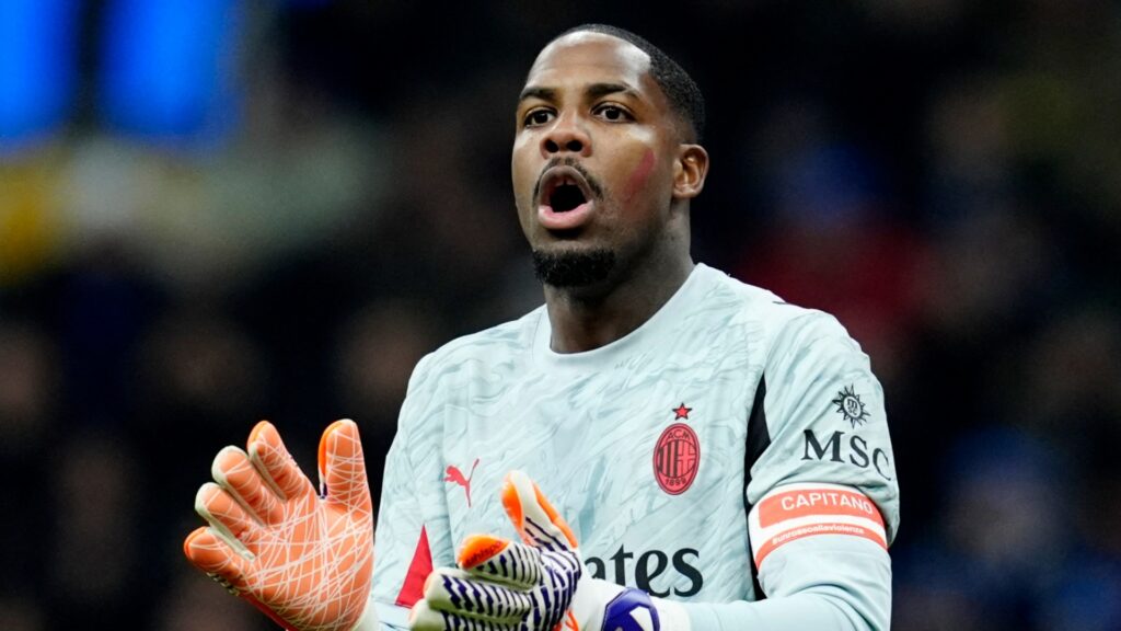 Milan goalkeeper Mike Maignan during a Serie A match.