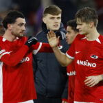 AZ Alkmaar's Troy Parrott and David Wolfe. (REUTERS/Piroschka Van De Wouw)