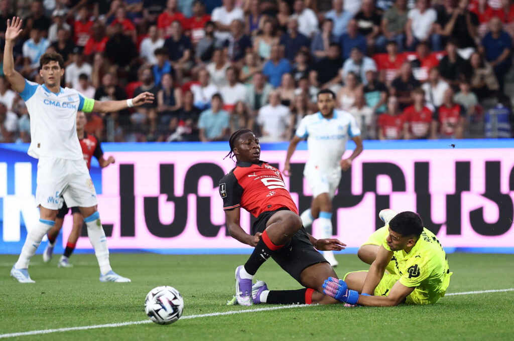 Rennes' Mohamed Meite in action with Olympique Marseille's Geronimo Rulli. (REUTERS/Stephane Mahe)