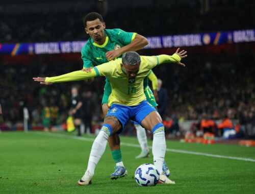 Brazil's Wesley Franca in action with Senegal's Iliman Ndiaye. (REUTERS/Isabel Infantes)