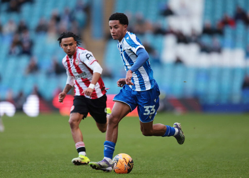Sheffield Wednesday's Yisa Alao in action with Brentford's Romelle Donovan. (Reuters/John Clifton)