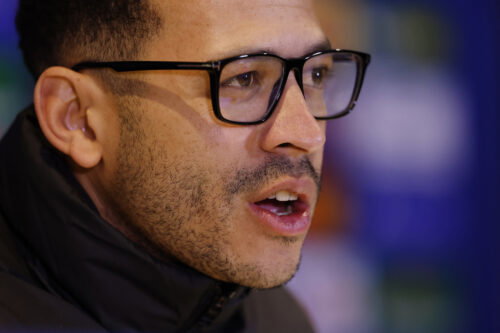 Chelsea manager Liam Rosenior. (Reuters/Peter Cziborra)