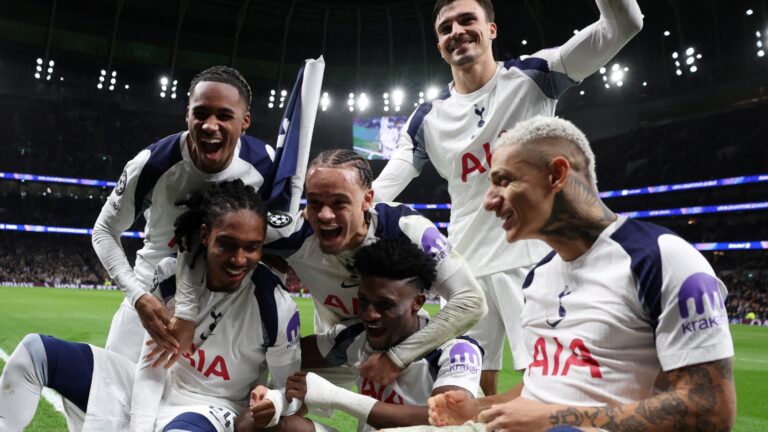tottenham-celebrate-goal