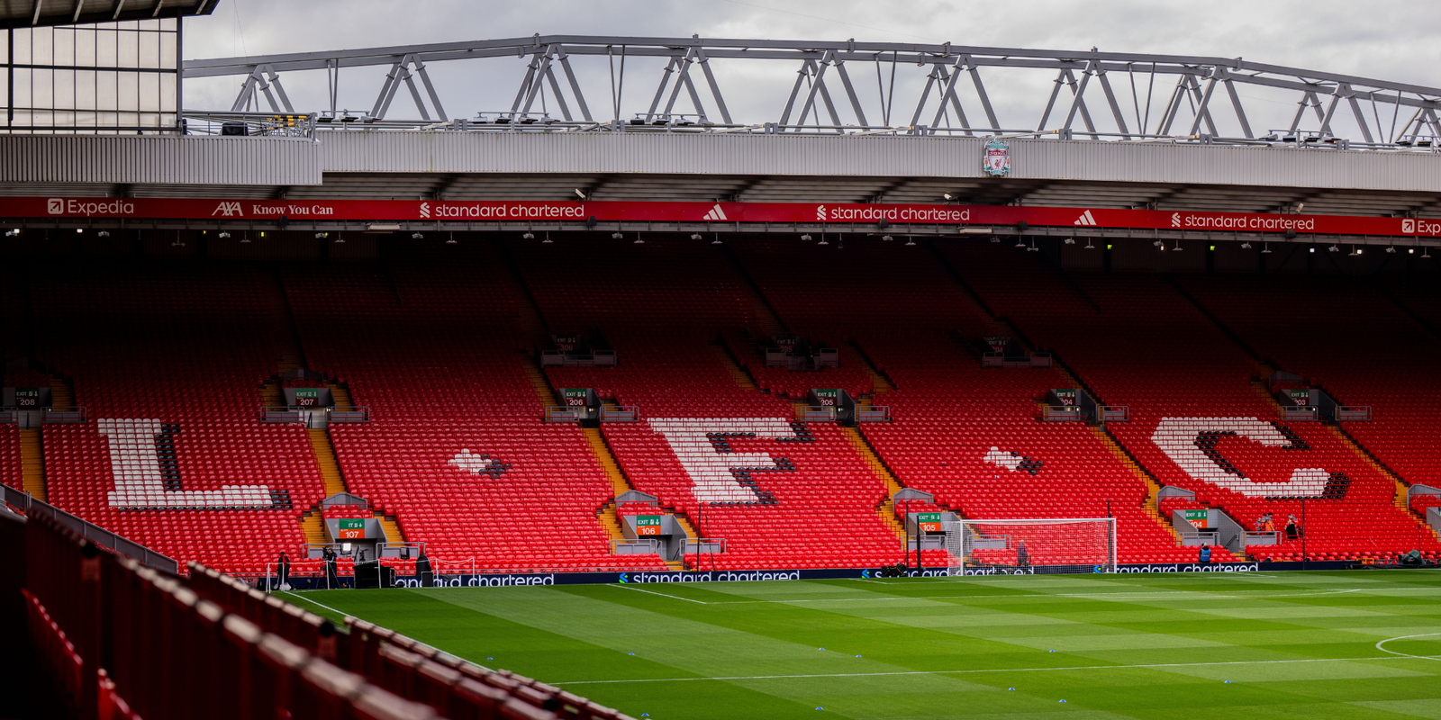 Liverpool legend in talks over shock Saudi Arabia move