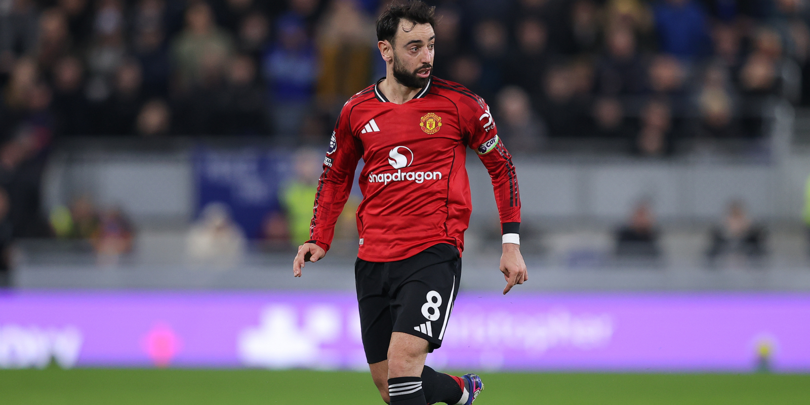 Man United plotting move for £60m “positive leader”