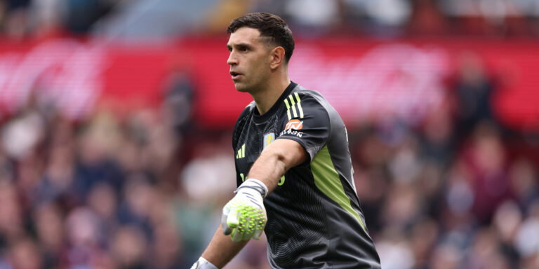 Emiliano Martinez. (Richard Heathcote/Getty Images)