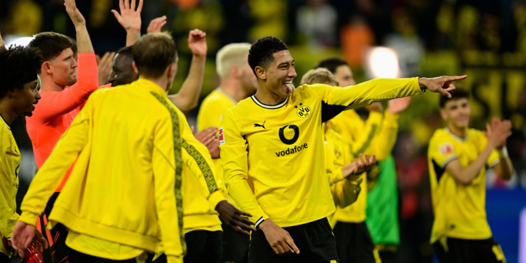 Man United reignite interest in “powerful” English talent