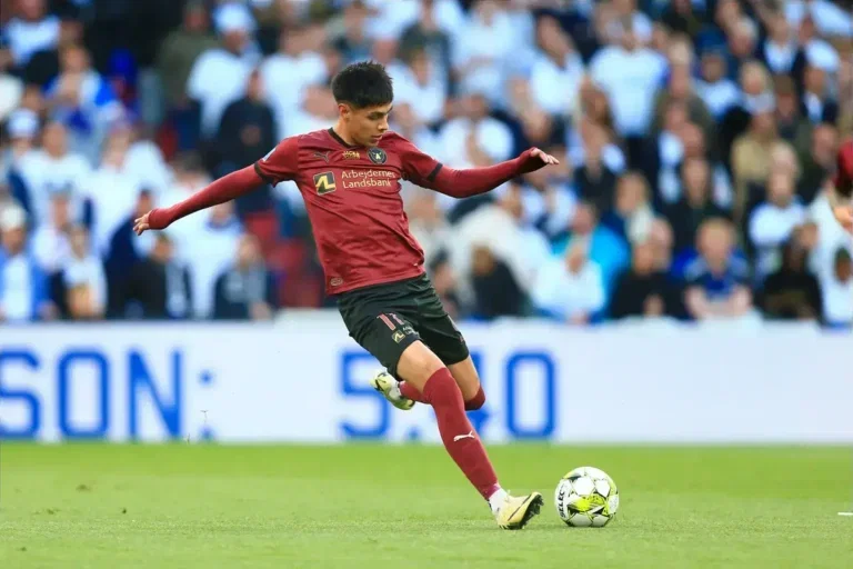 Leeds United monitoring “delicious” 22-year-old Chile international