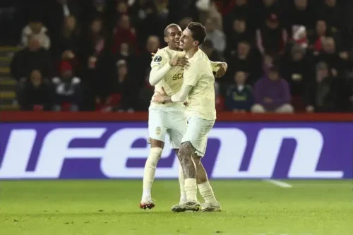Manchester United send scouts to watch 20-year-old Brazilian striker with “huge potential”