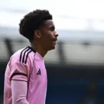Manchester United ‘remain in talks’ to sign ‘elegant’ English midfielder