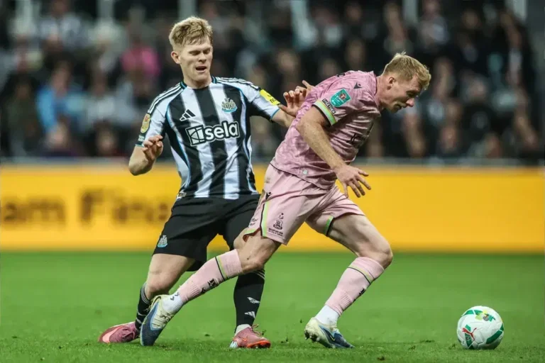 “I would have definitely paid the fee…”: Former Manchester United defender hits out at club’s failure to sign “real deal” Shaw replacement