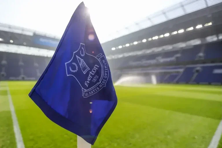 Everton offered chance to sign free agent striker, and it’s not Jamie Vardy…